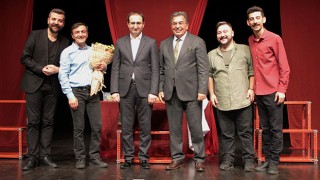 İYİ KÖTÜ ÇİRKİN, KAHKAHAYA BOĞDU