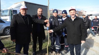 ÖZEN MENSUCAT’TAN KAPAKLI’NIN GELECEĞİNE 150 FİDAN
