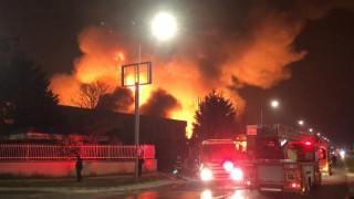 ATAK FARMA’NIN DEPOSUNDA ÇIKAN YANGIN GÜÇLÜKLE SÖNDÜRÜLDÜ