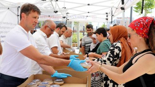 ÇERKEZKÖY BELEDİYESİ AŞURE DAĞITTI