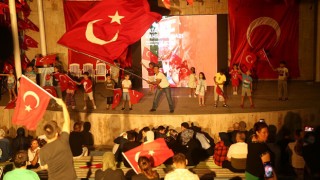 TÜRK MİLLETİ DÜNYAYA DERS VERDİ