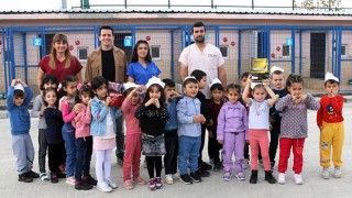 ÇOCUKLAR, HAYVAN BARINAĞINI GEZDİ