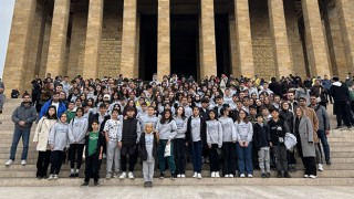 HALK AKADEMİSİ ÖĞRENCİLERİ ATA’NIN HUZURUNDA