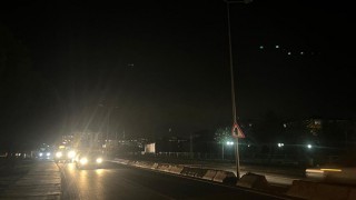 ZİFİRİ KARANLIK CADDE