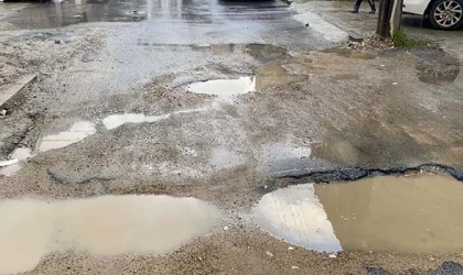 FEVZİPAŞA MAHALLESİ’NDE YOL ÇÖKTÜ