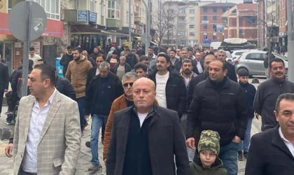 ENVER BAYRAM EKİBİYLE BİRLİKTE VAHAP AKAY’IN YANINDA YER ALDI