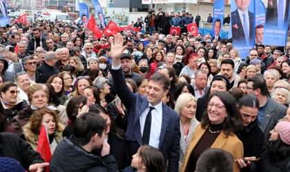 VAHAP AKAY SEVGİSİ BİNLERCE VATANDAŞI SOKAĞA DÖKTÜ