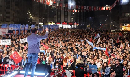 VAHAP AKAY, SEÇİM ÖNCESİ SON MİTİNGİNİ KÖŞEM’DE YAPTI