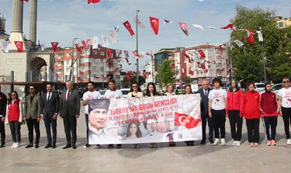 ATATÜRK ANITINA ÇELENK SUNULDU