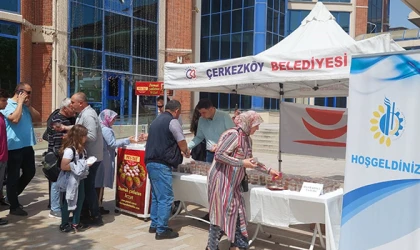 ÇERKEZKÖY’DE HAYRABOLU TATLISI DAĞITILDI