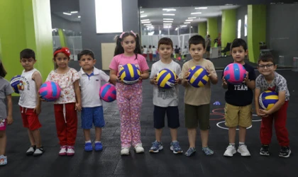 YAZ SPOR OKULUNDA ÇOCUKLAR HEM EĞLENECEK HEM ÖĞRENECEK