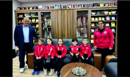 MESUT AĞA MİLLİ MİNİK SPORCULARI ÖDÜLLENDİRDİ