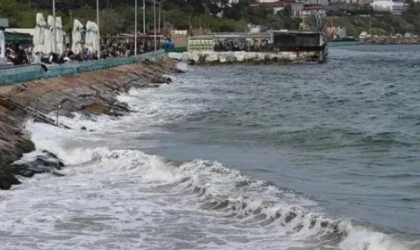 TEKİRDAĞ’DA POYRAZ TEHLİKESİ: 3 İLÇEDE DENİZE GİRMEK YASAKLANDI