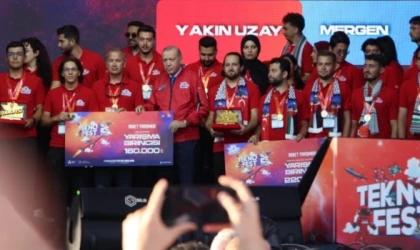 BOZOK ROKET TAKIMI ÖDÜLÜNÜ CUMHURBAŞKANI ERDOĞAN’IN ELİNDEN ALDI