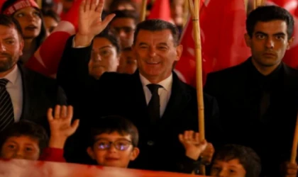 KAPAKLI’DA FENER ALAYI VE ATATÜRK FİLMİ GÖSTERİMİYLE 29 EKİM COŞKUSU YAŞANDI