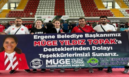 TOPRAK, “GENÇLERİMİZİN BAŞARISI BİZİM EN BÜYÜK MUTLULUĞUMUZ”
