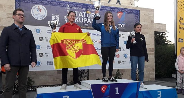 KUPALARI DA MADALYALARI DA TOPLADILAR