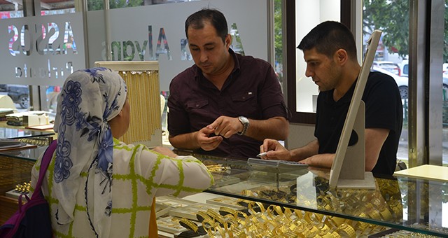 ALTIN FİYATLARINDAKİ DALGALANMA VATANDAŞLARI ALTERNATİFLERE YÖNLENDİRDİ