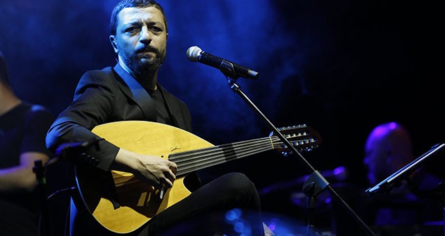 FİLM VE DİZİ MÜZİKLERİNİN UNUTULMAZ SESİ MEHMET ERDEM TEKİRDAĞ’DA KONSER VERDİ