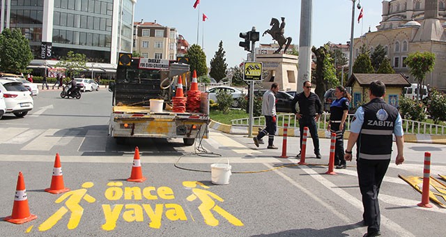 ÇERKEZKÖYLÜ SÜRÜCÜLERE ‘ÖNCE YAYA’ UYARISI