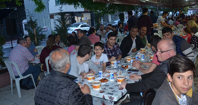 YURT PARTİSİ’NDEN 500 KİŞİLİK İFTAR YEMEĞİ ​​​​​​​