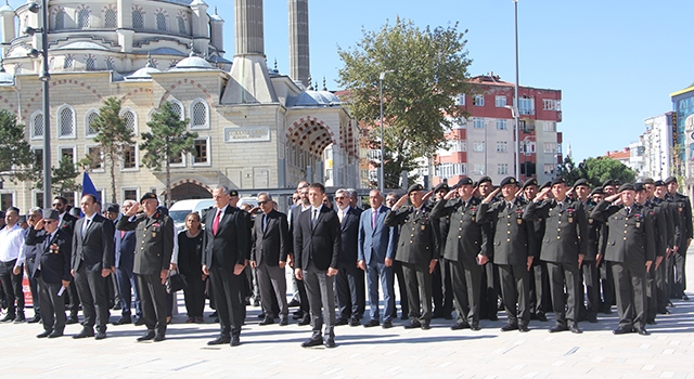“RAHAT UYUYABİLİYORSAK, GAZİLERİMİZE VE ŞEHİTLERİMİZE BORÇLUYUZ”