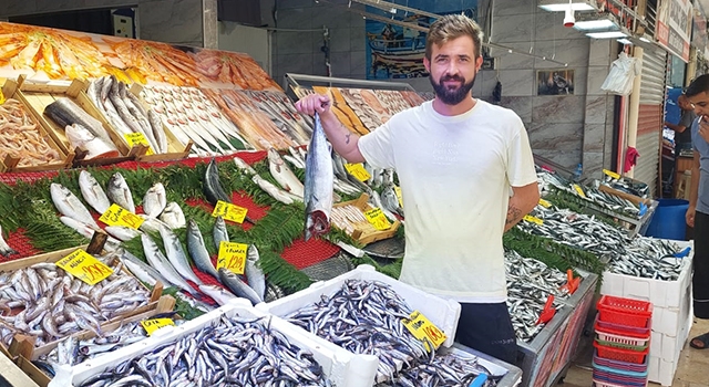 HAMSİ 100 LİRADAN SATIŞA SUNULDU