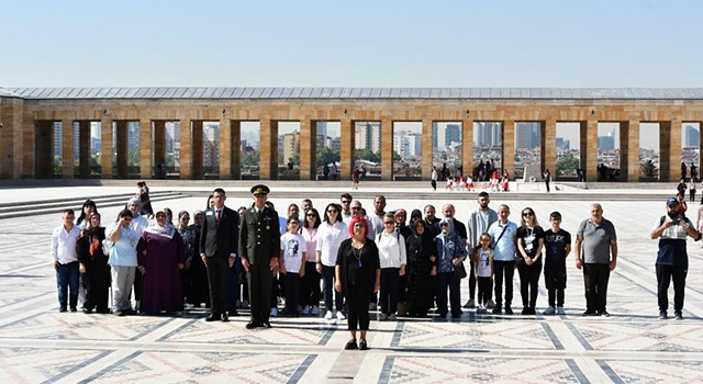 ÖZEL İNSANLAR ATATÜRK’ÜN HUZURUNDA