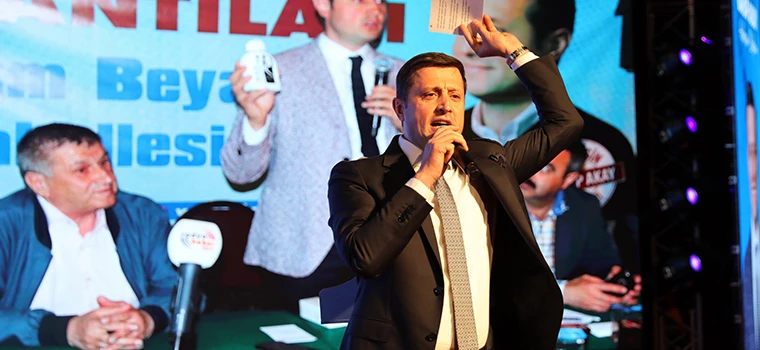 "ALNIMIZ AK, BAŞIMIZ DİK, YİNE MEYDANLARDAYIZ"