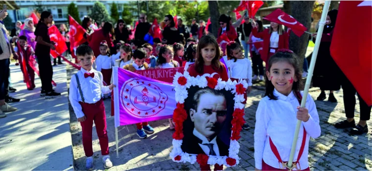 ÖZEL TOMURCUK ANAOKULU'NDA CUMHURİYET COŞKUSU