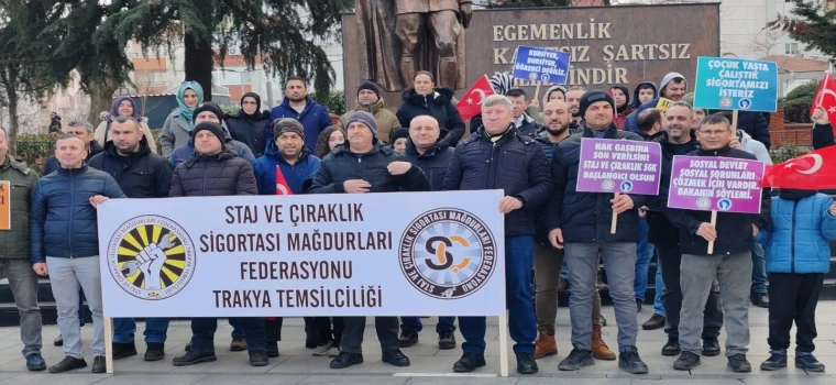 STAJ VE ÇIRAKLIK SİGORTASI MAĞDURLARI, TEKİRDAĞ ÇORLU HEYKEL MEYDANI’NDA HAK ARAYIŞINDA BULUŞTU