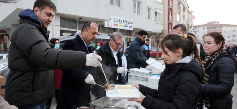 YILDIRIM BEYAZIT VE FEVZİPAŞA MAHALLE HALKI İFTARA YOĞUN İLGİ GÖSTERDİ