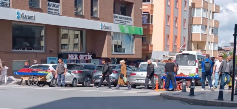 ÇERKEZKÖY PAZAR ESNAFI VE MANAVLAR SEYYAR SATICILARDAN ŞİKAYETÇİ