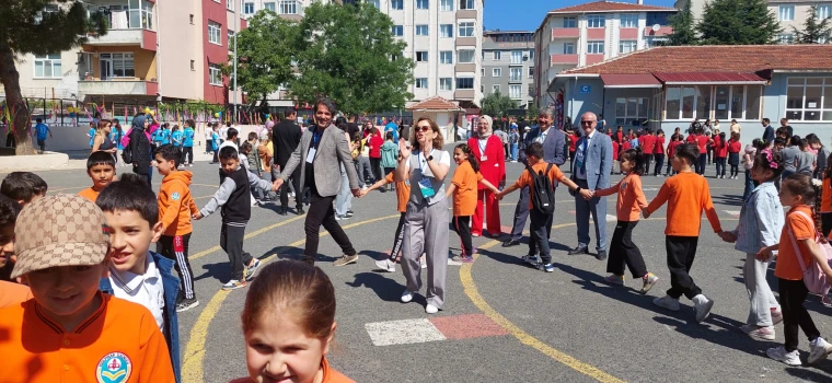 ÇERKEZKÖY’DE ÖĞRENCİLER, ÇOCUK OYUNLARI ŞENLİĞİ’NDE GÖNÜLLERİNCE DOYASIYA EĞLENDİ
