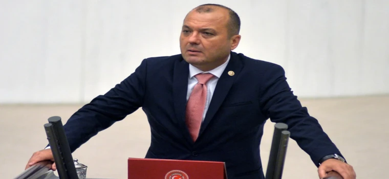 “ÇİFTÇİYİ KURAKLIK VURDU, DON VURDU BİR DE İKTİDAR VURDU!”