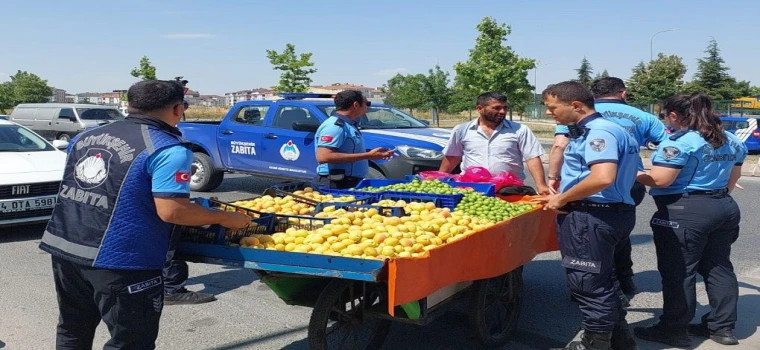 TEKİRDAĞ BÜYÜKŞEHİR BELEDİYESİ ZABITA EKİPLERİ SEYYAR SATICILARA GÖZ AÇTIRMIYOR