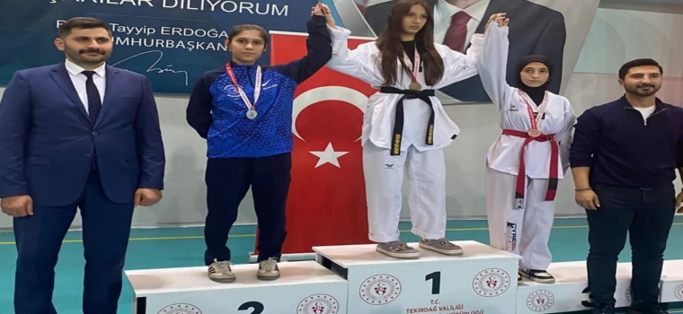 ÇERKEZKÖYLÜ TAEKWONDOCULAR CUMHURİYET KUPASI’NDA PARLADI
