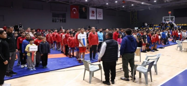 KAPAKLI, TRAKYA CUMHURİYET KUPASI GÜREŞ TURNUVASINA EV SAHİPLİĞİ YAPTI