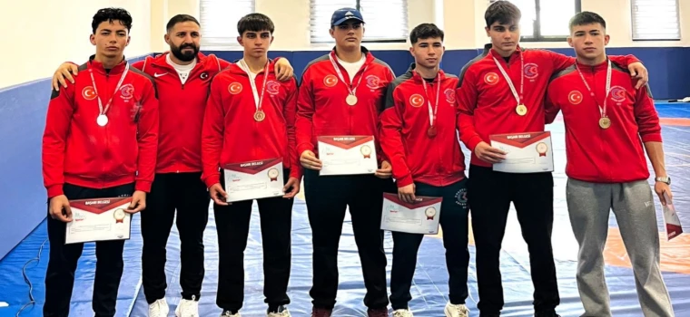 ÇERKEZKÖY BELEDİYESPOR GÜREŞÇİLERİ RAKİPLERİNE MİNDERİ DAR ETTİ