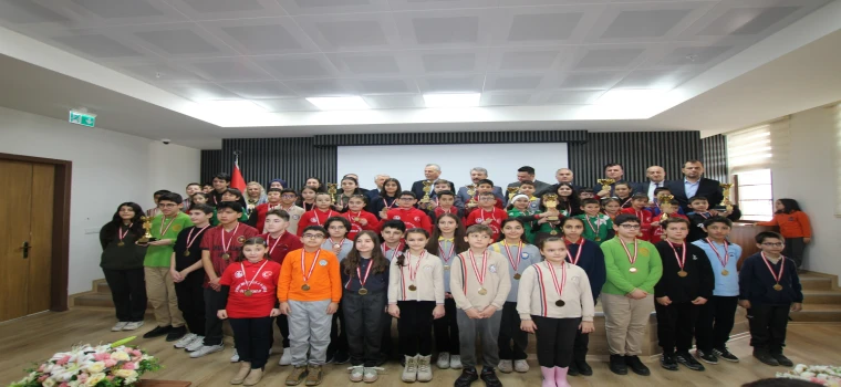 AKIL VE ZEKA OYUNLARINDA DERECEYE GİREN ÖĞRENCİLER ÖDÜLLENDİRİLDİ