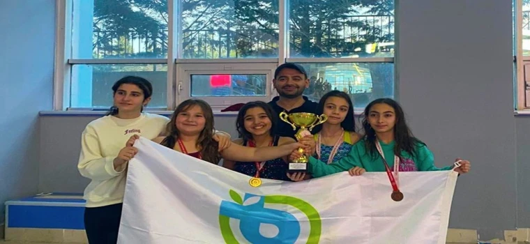 TEKİRDAĞLI MİNİK YÜZÜCÜLERDEN MADALYA VE DERECE YAĞMURU