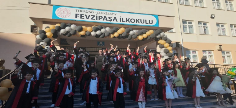 FEVZİPAŞA İLKOKULU 4. SINIF ÖĞRENCİLERİNDEN RENKLİ VE COŞKULU MEZUNİYET TÖRENİ