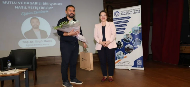 ÇOSB İLE ÖZEL ÇOSB MESLEKİ VE TEKNİK ANADOLU LİSESİ İŞ BİRLİĞİYLE DÜZENLENEN LGS SEMİNERİ İLGİ GÖRDÜ
