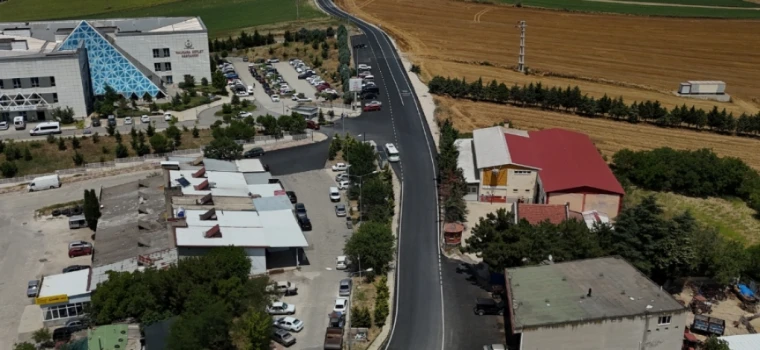 MALKARA'NIN 3 BÜYÜK CADDESİNE 8 BİN TONLUK MODERN DOKUNUŞ!