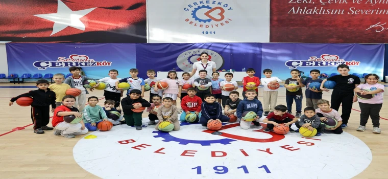 Çocuklar ve yetişkinler sporda buluştu