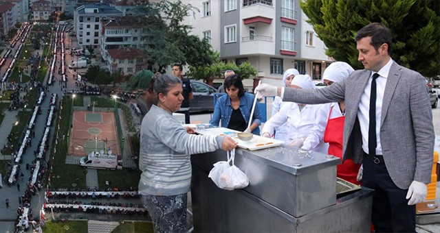 HAYIRSEVER KATKILARI İLE İLK İFTAR FEVZİPAŞA’DA YAPILDI