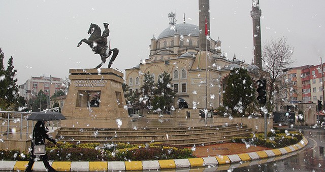 ÇERKEZKÖY’DE LAPA LAPA KAR YAĞDI