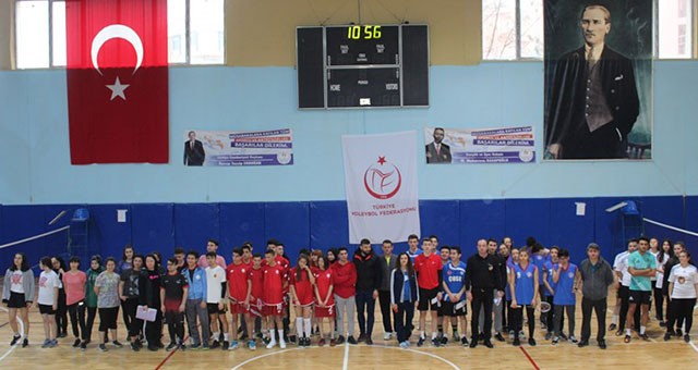 BADMİNTON’DA DA ÇERKEZKÖY RÜZGARI ESTİ