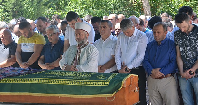 GÖZYAŞLARI ARASINDA SON YOLCULUĞUNA UĞURLANDI