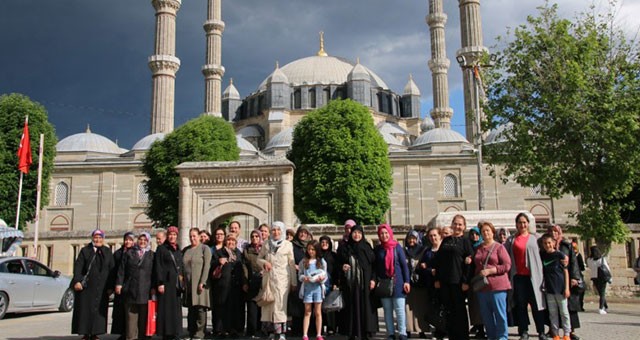 ÇERKEZKÖY’DEN 873 VATANDAŞ SULTANAHMET VE SELİMİYE CAMİİ’Yİ ZİYARET ETTİ